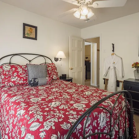 Sunflower Hill Inn